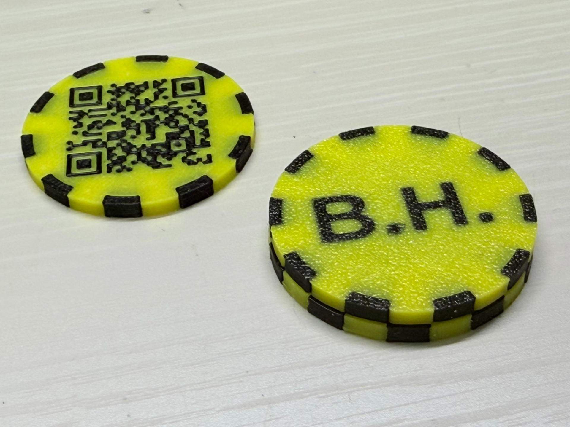 Miniatura 1 do modelo 3D Custom QR MakerChip Generator