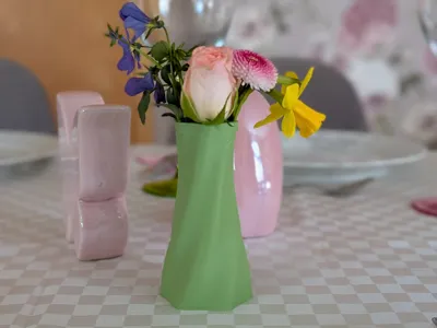 Elegant medium-sized waterproof vase, commercial