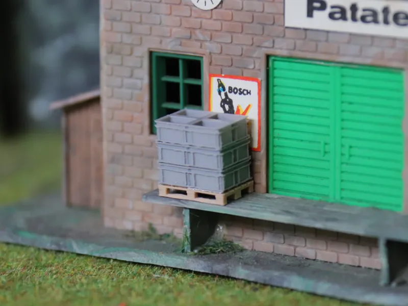 Palette mit Kisten Euroboxen / Rakobox in H0 1:87