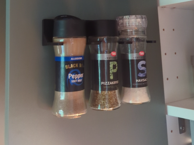 Space-Saving Cabinet Door Spice Rack (43mm jars)