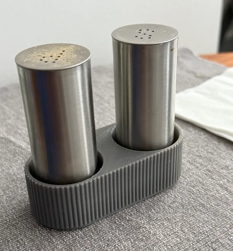 Salt and pepper holder for IKEA PLATS cans