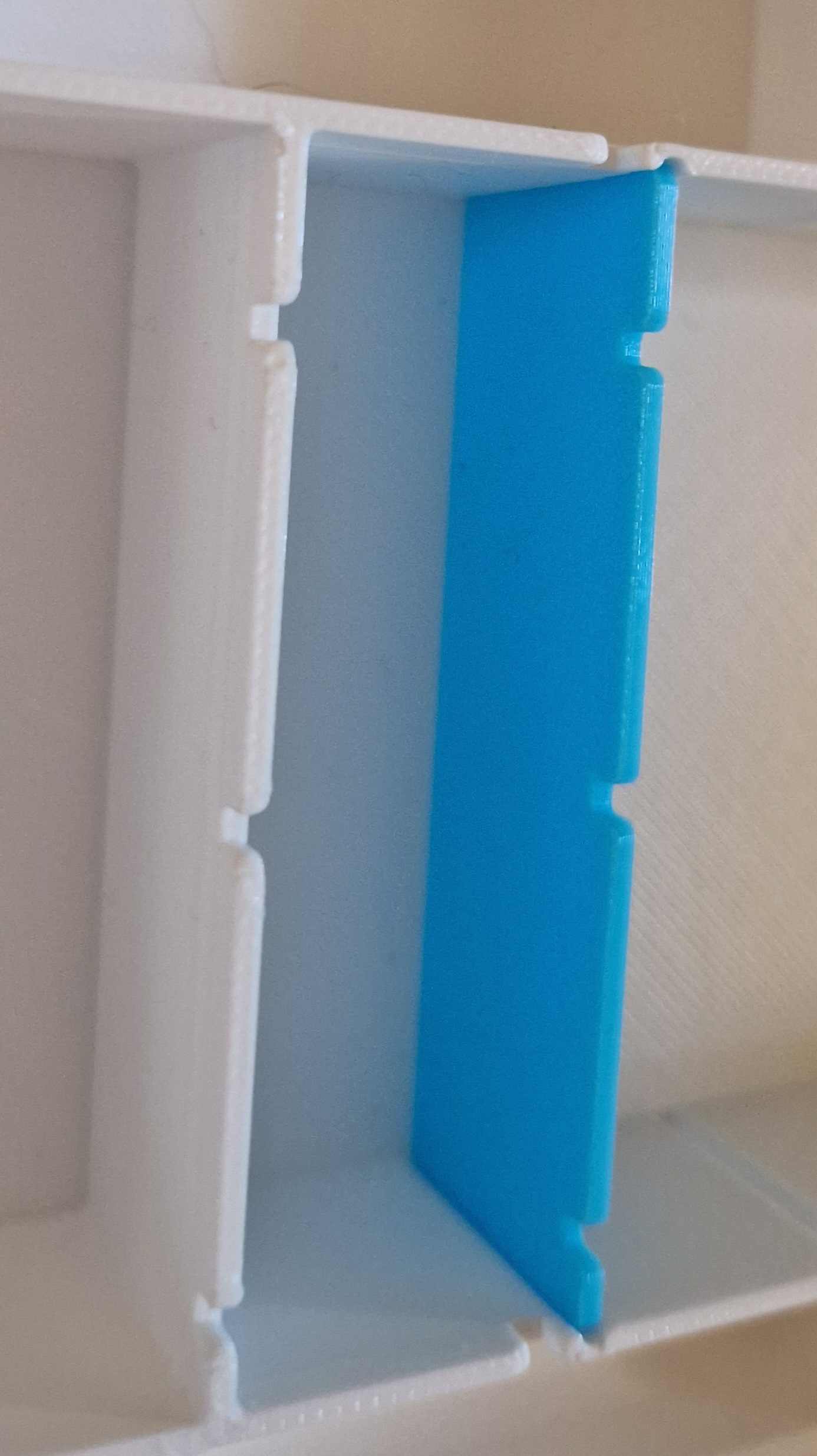Miniatura 2 do modelo 3D 路亚饵盒，中间区域可根据需求灵活设计大小，整体一体打印成型，不需要五金件