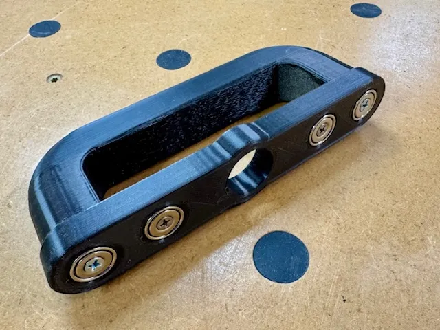 Handle Extra magnets for blade cleaning system