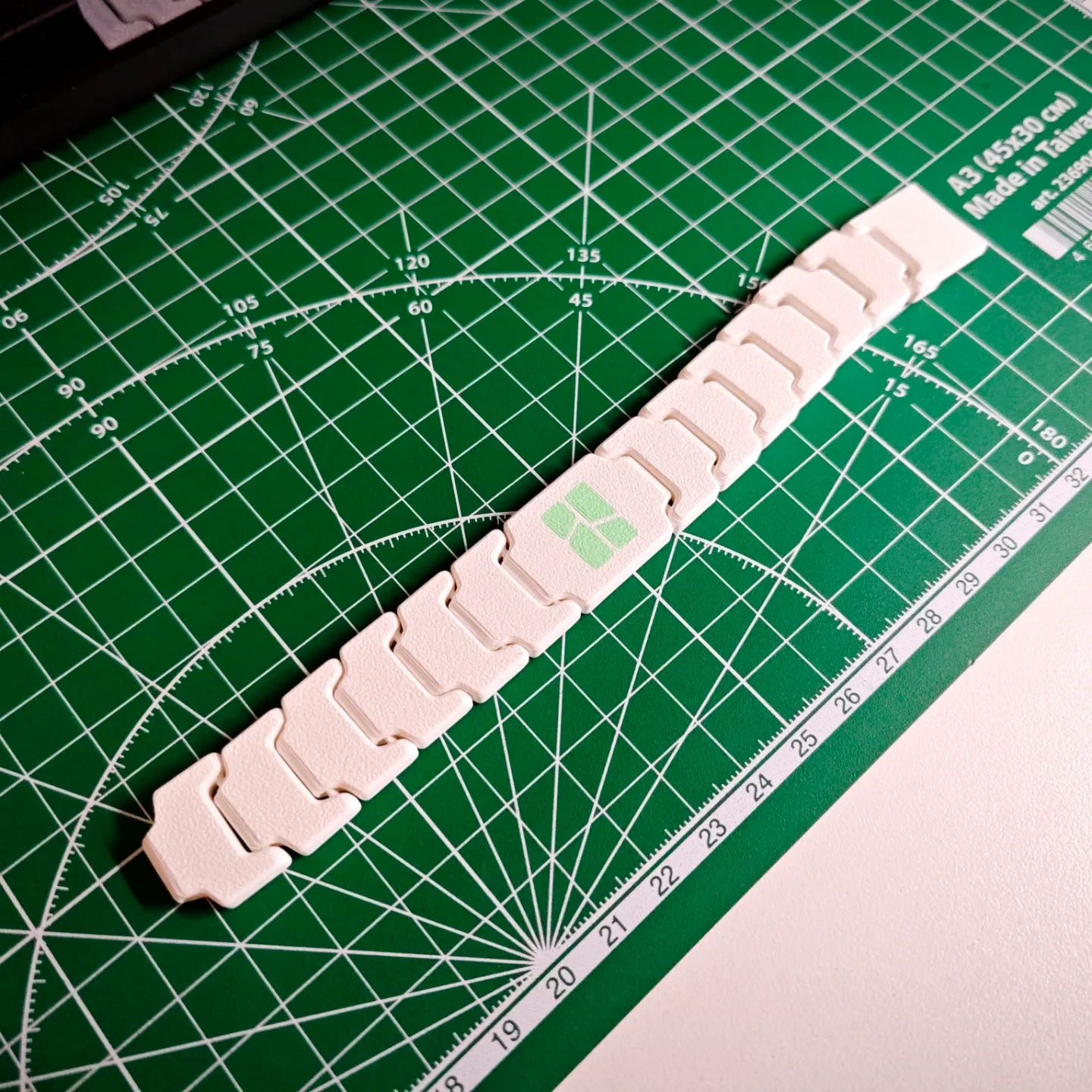 Miniatura 1 do modelo 3D 一体打印手链（拓竹logo/五股平编）- 磁吸快拆扣