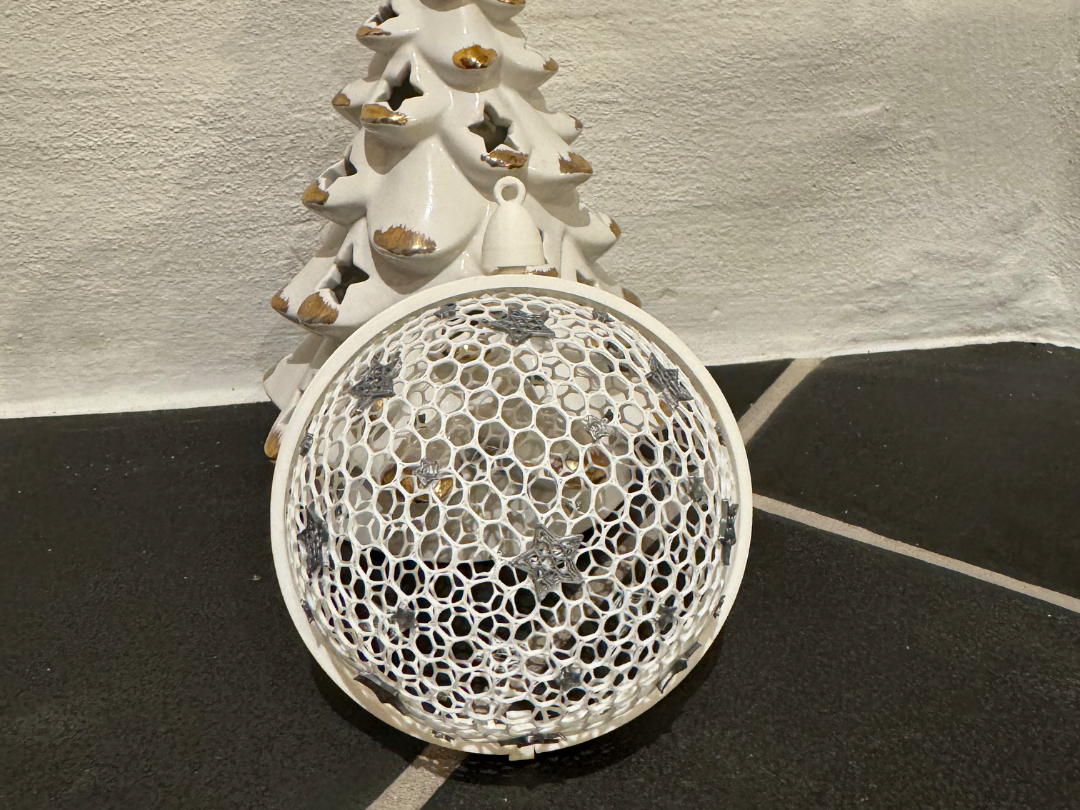Weihnachts-Kugel mit kleinen Sternen Thermogeformt - 1