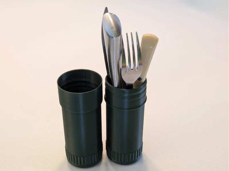 Easy-to-wash lightweight utensil travel container