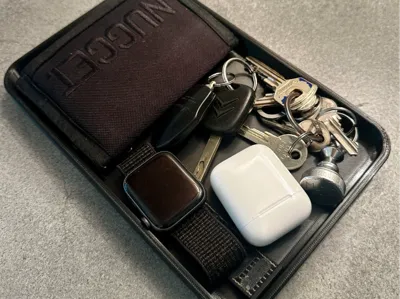 Rectangular key tray