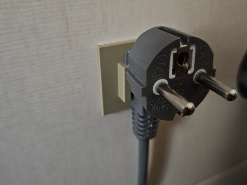 schuko holder