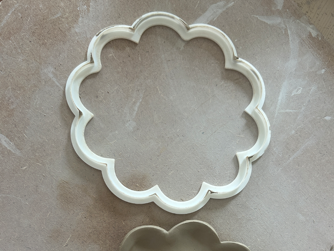 scallop cutter for plate - scalable. 