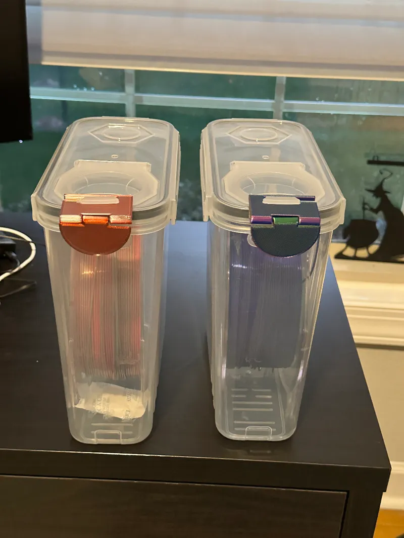 Filament Container Tag with Hinge