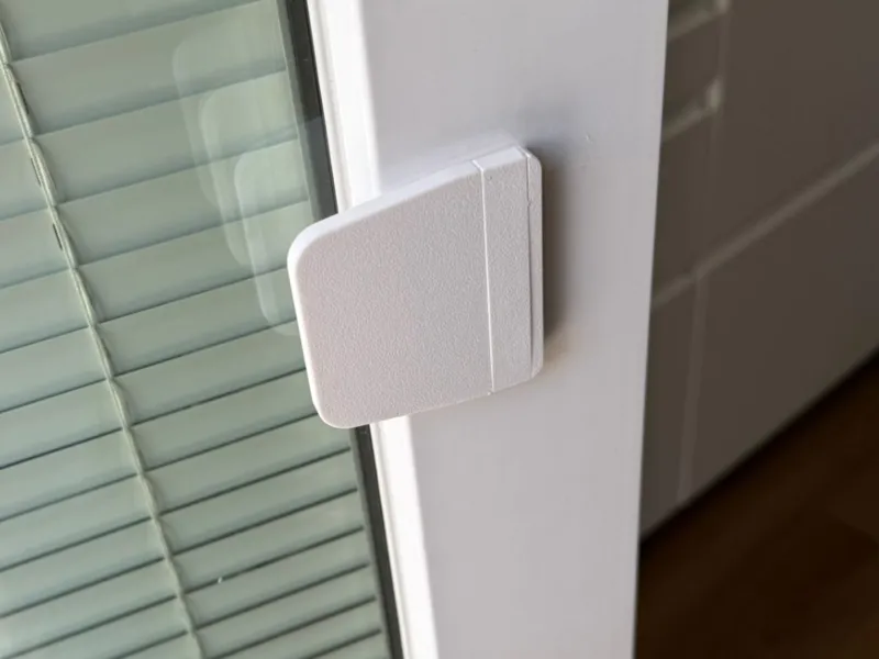 Balcony door pull handle flat