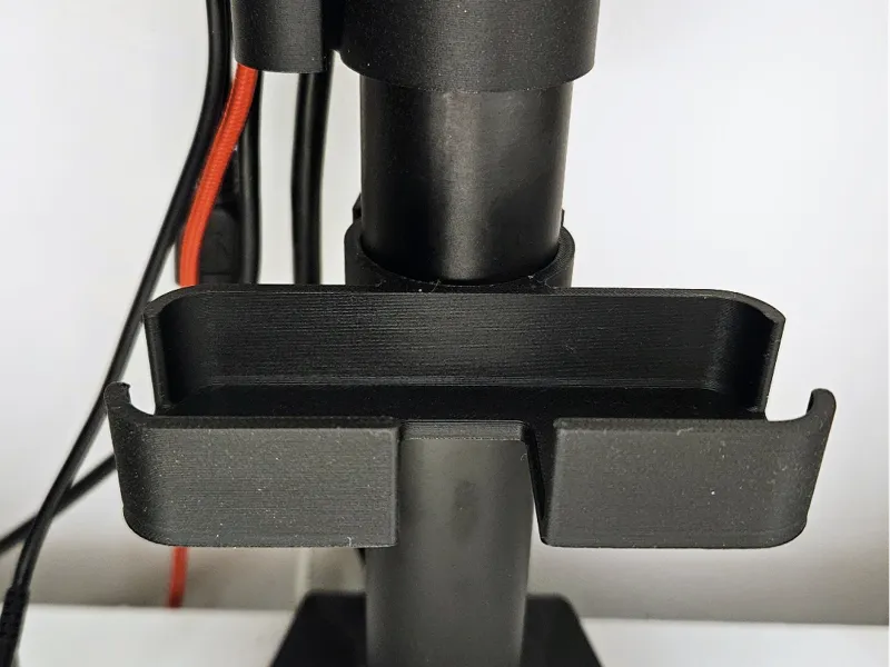 Monitor charging shelf