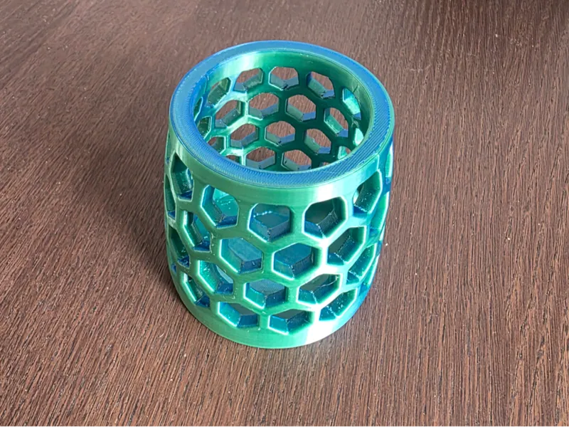 Honeycomb pen holder