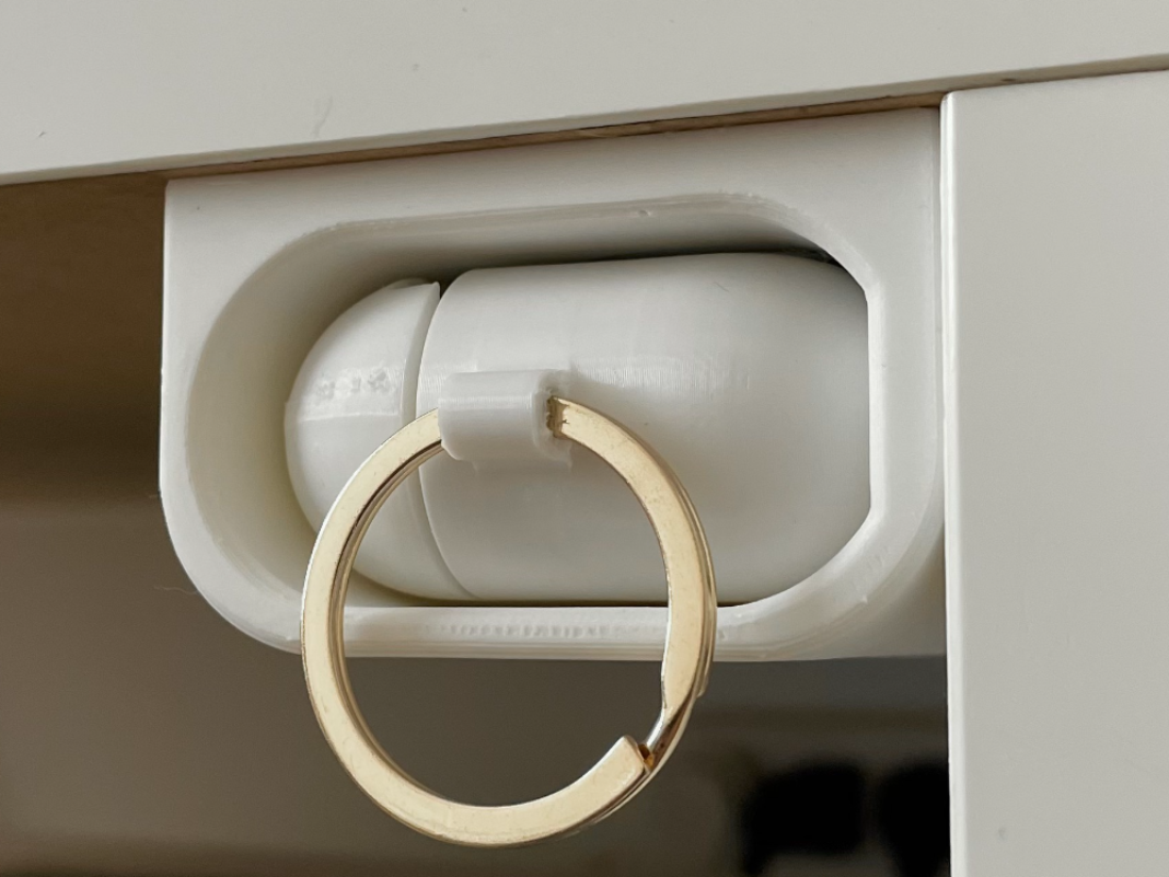AirPods 4: desk charger for TPU case