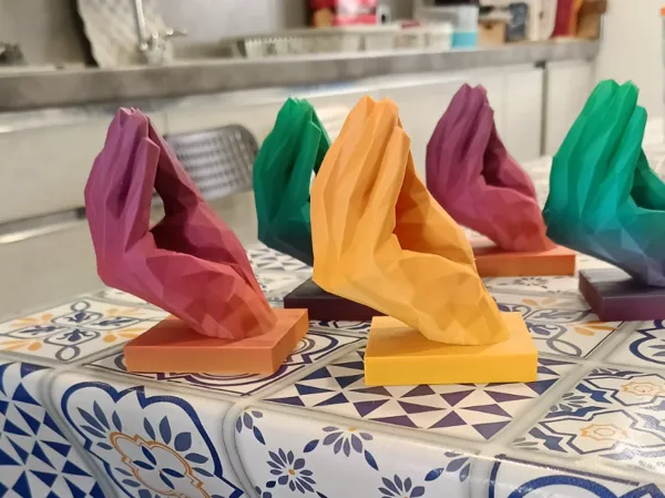 Main geste italien low poly