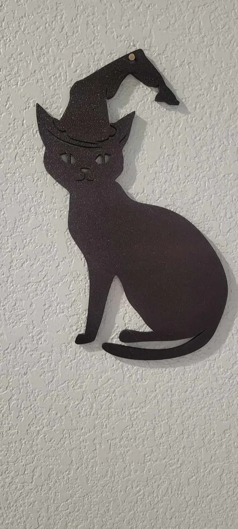 Halloween cat with witch hat wall art - Free 3D Print Model - MakerWorld