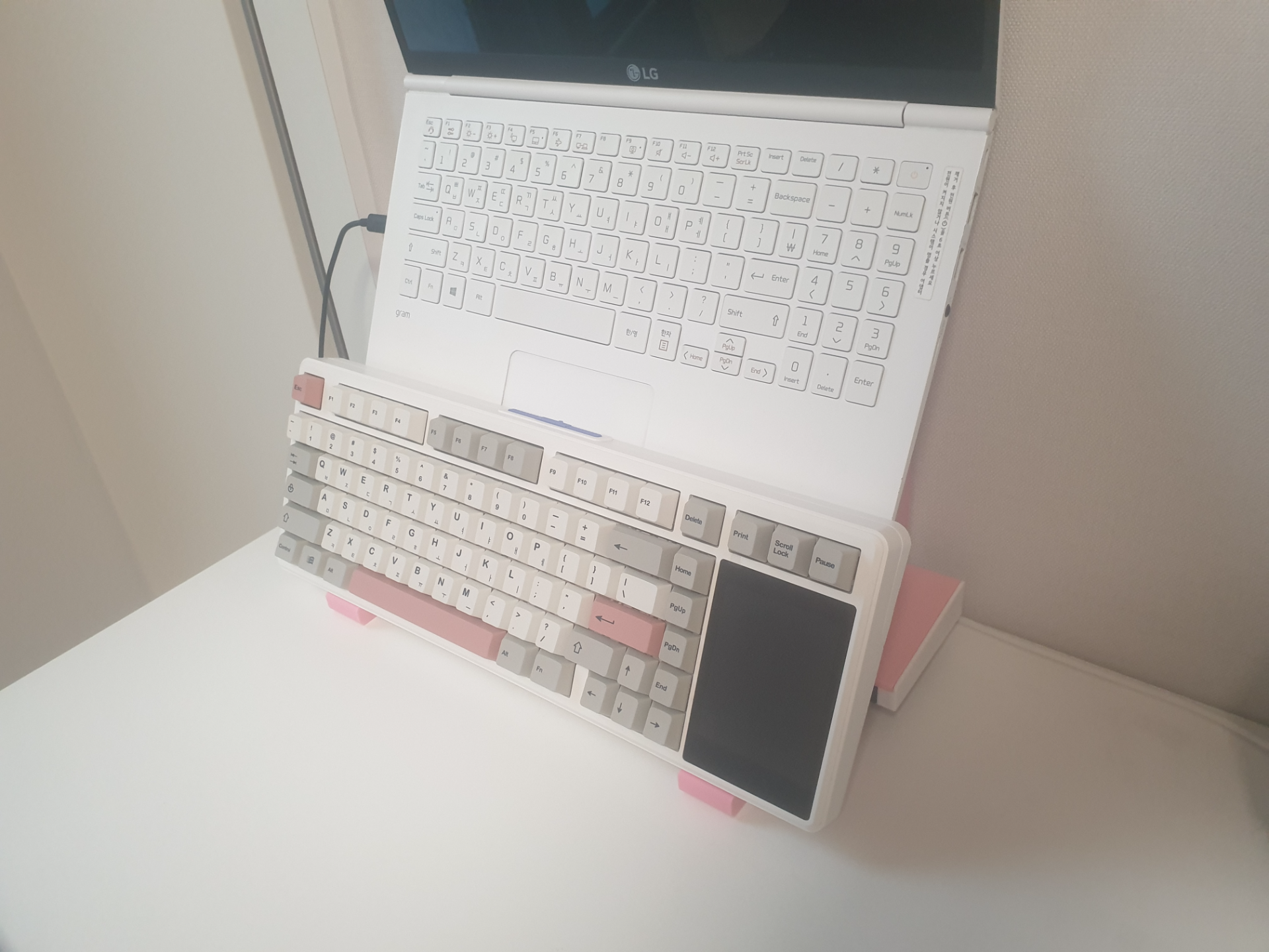 laptop stand with keyboard & wrist rest stand