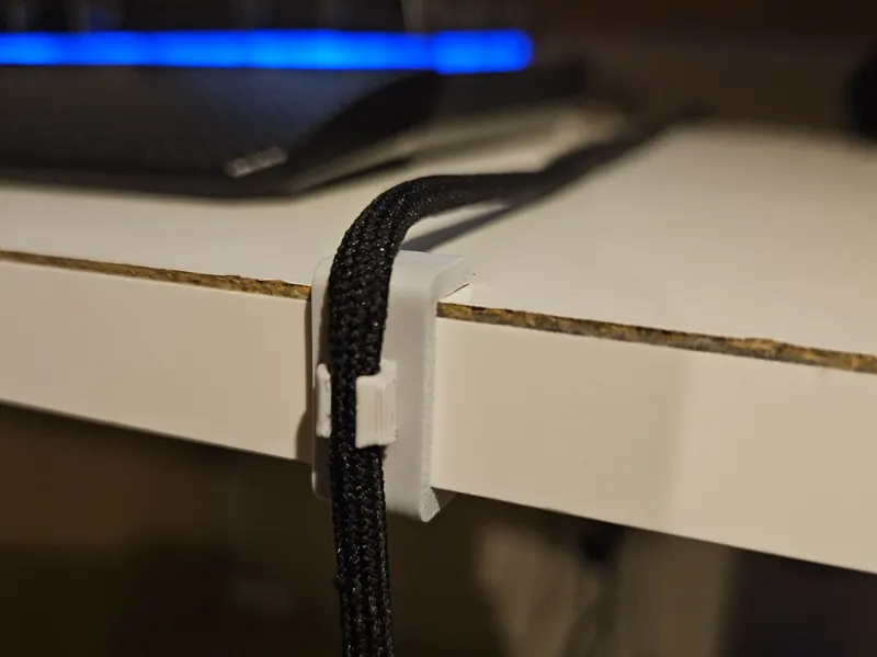Simple Cable Holder