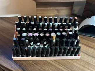 Stojan pro laky na nehty / Nail polish stand