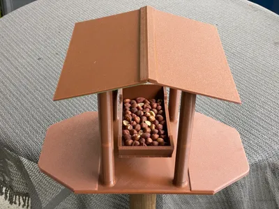 Squirrel Feeder (Mountable on a Stand)