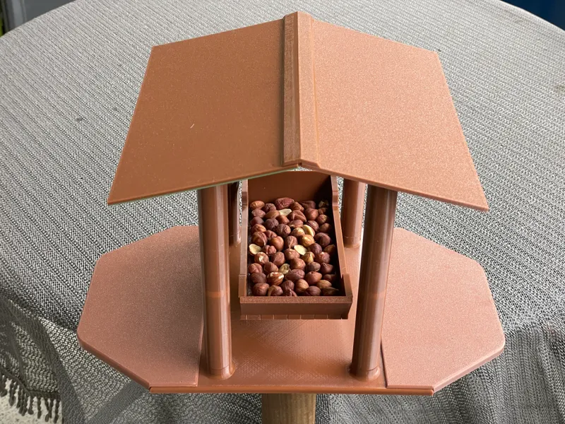 Eichhörnchen Futterhaus (Montage auf Ständer)