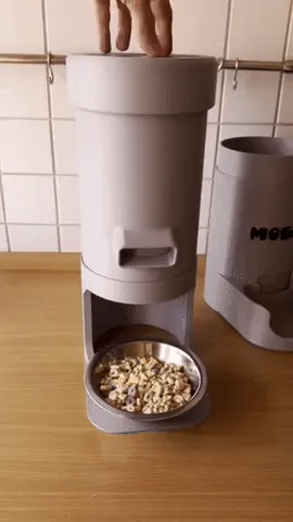 Universal Feeder – Push To Feed view 3