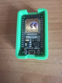 Boîtier pour carte ESP32 avec fentes pour câbles — photo 6