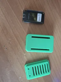 Boîtier pour carte ESP32 avec fentes pour câbles — photo 7
