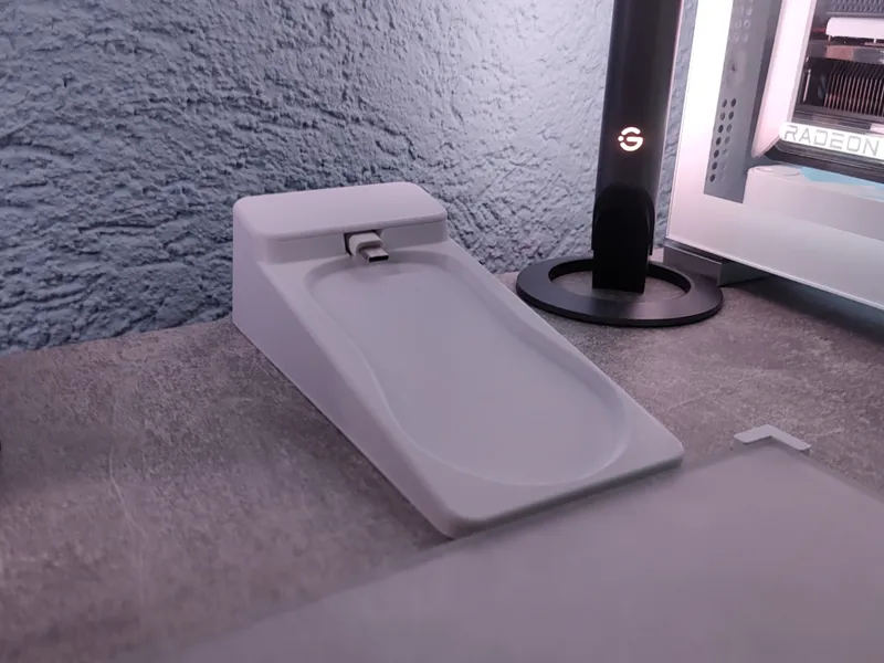 Glorious Model O wireless Charging Station