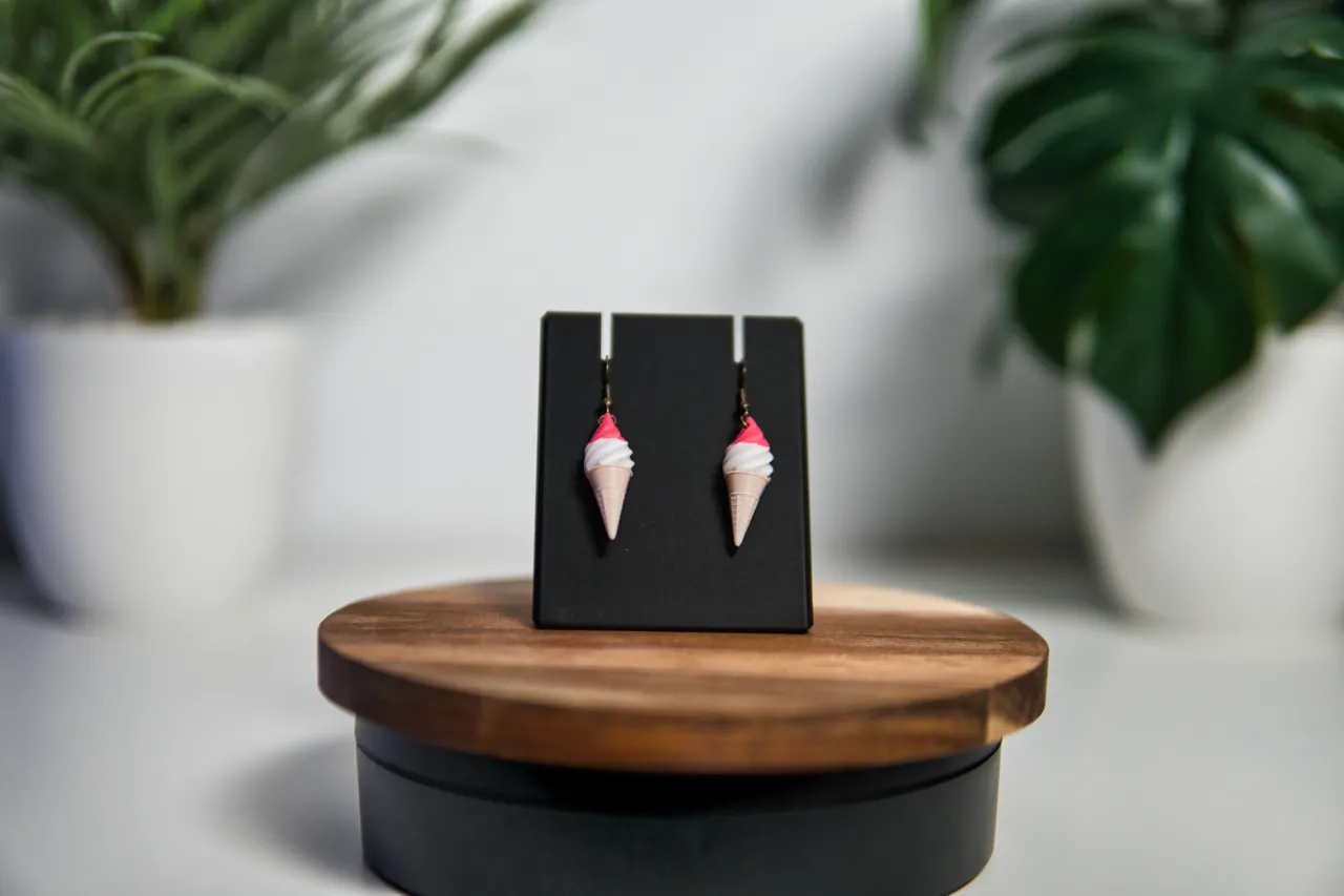 Simple Modern Earring Display view 2