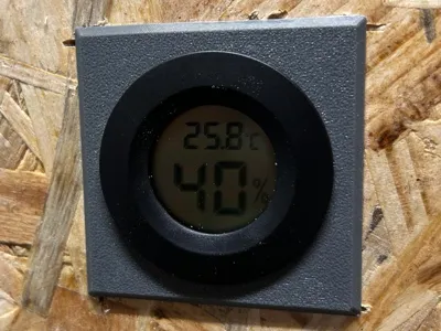 Recessed frame for round hygrometer