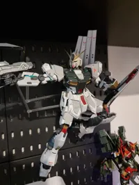 Support mural pour maquette Gundam — photo 7