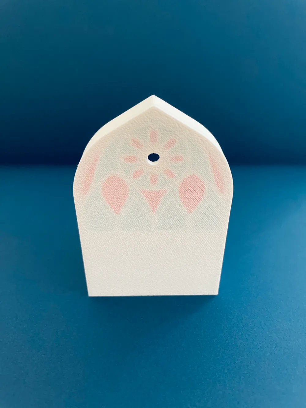 Small decorative shelf - Free 3D Print Model - MakerWorld