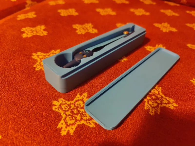 Box for bow compass