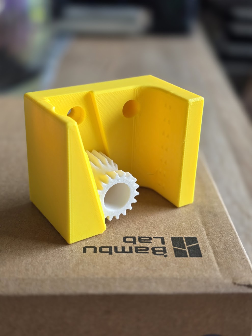 Miniatura 4 do modelo 3D Gravity Broom Holder