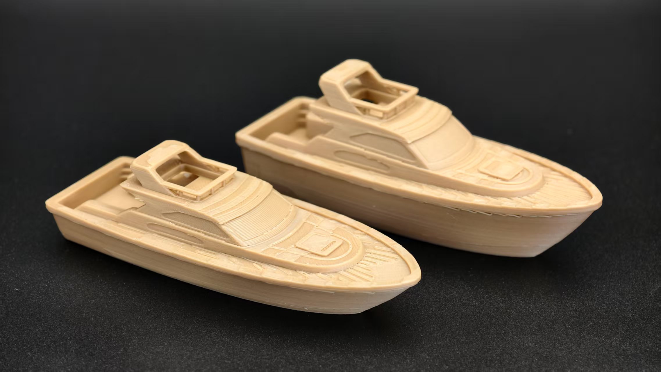 Miniatura 1 do modelo 3D 豪华游艇，可以浮水，支撑好拆，18g，50分钟打印。