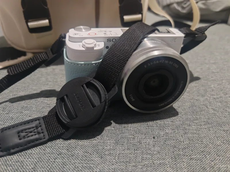 The camera lens is anti-lost