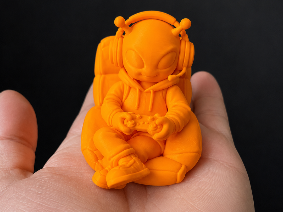 Astronaut Gamer Desk Buddy / Alien Gamer Figure