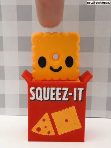 Objeto manipulable: Squeez-It Fidget Clicker Toy — vista de referencia 2