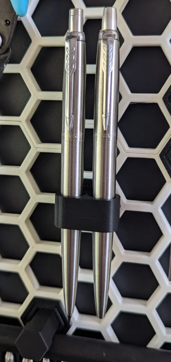HSW Parker pen and pencil holder.
