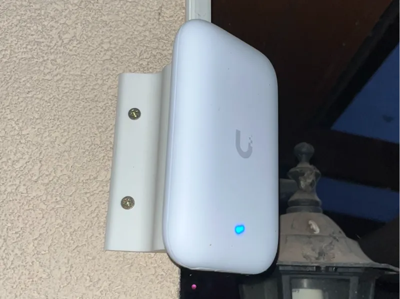 Ubiquiti UK-ULTRA Corner Consolse