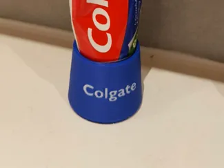 Tubenständer für Colgate Zahnpasta