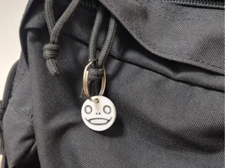 NieR Emil face keychain