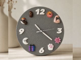 Customizable magnet clock