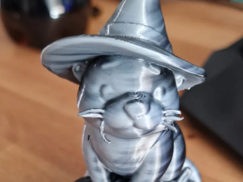 Süßer Otter auf Kürbis