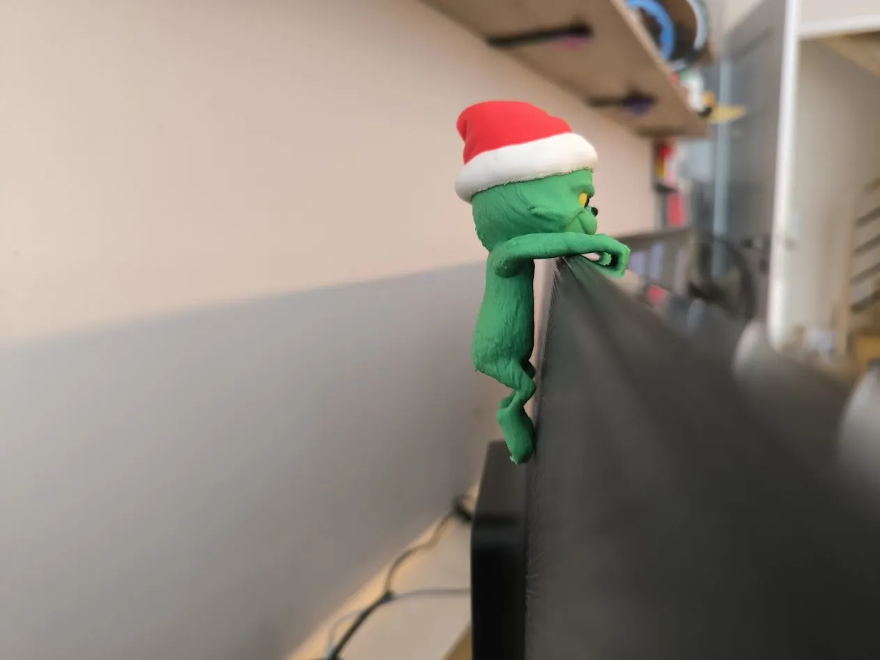 Monitor Grinch view 3