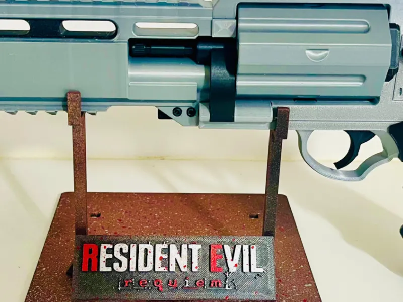 Resident Evil axe and Stand