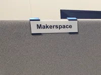 Plaque nominative pour cloison de bureau (1 pouce) — photo 2