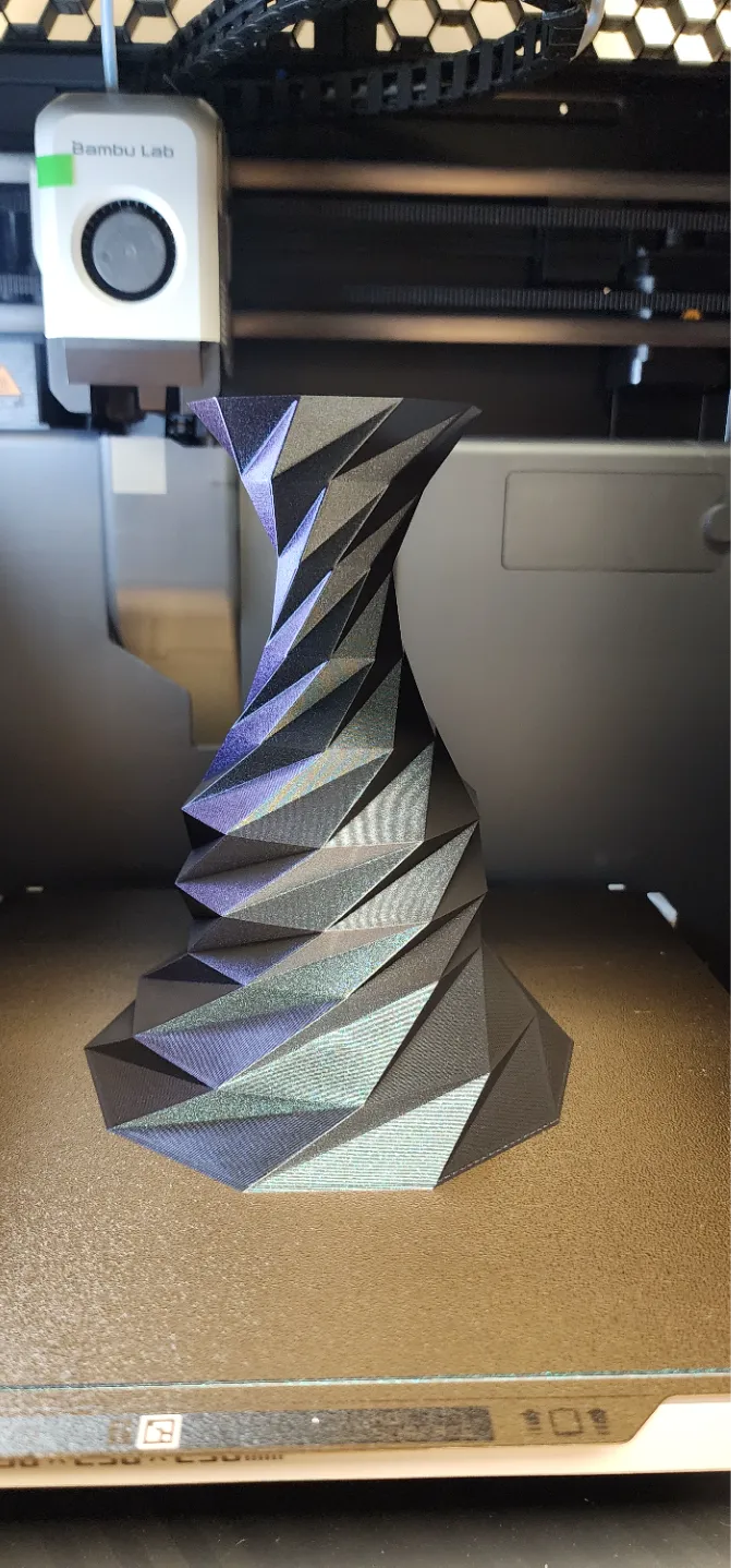 low poly unnatural modern vase (vase mode)