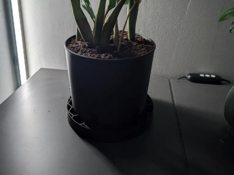 Inner planting pot with drainage holes